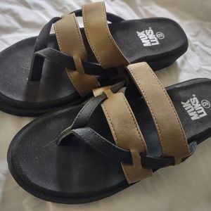 Women's MUK LUKS size 9